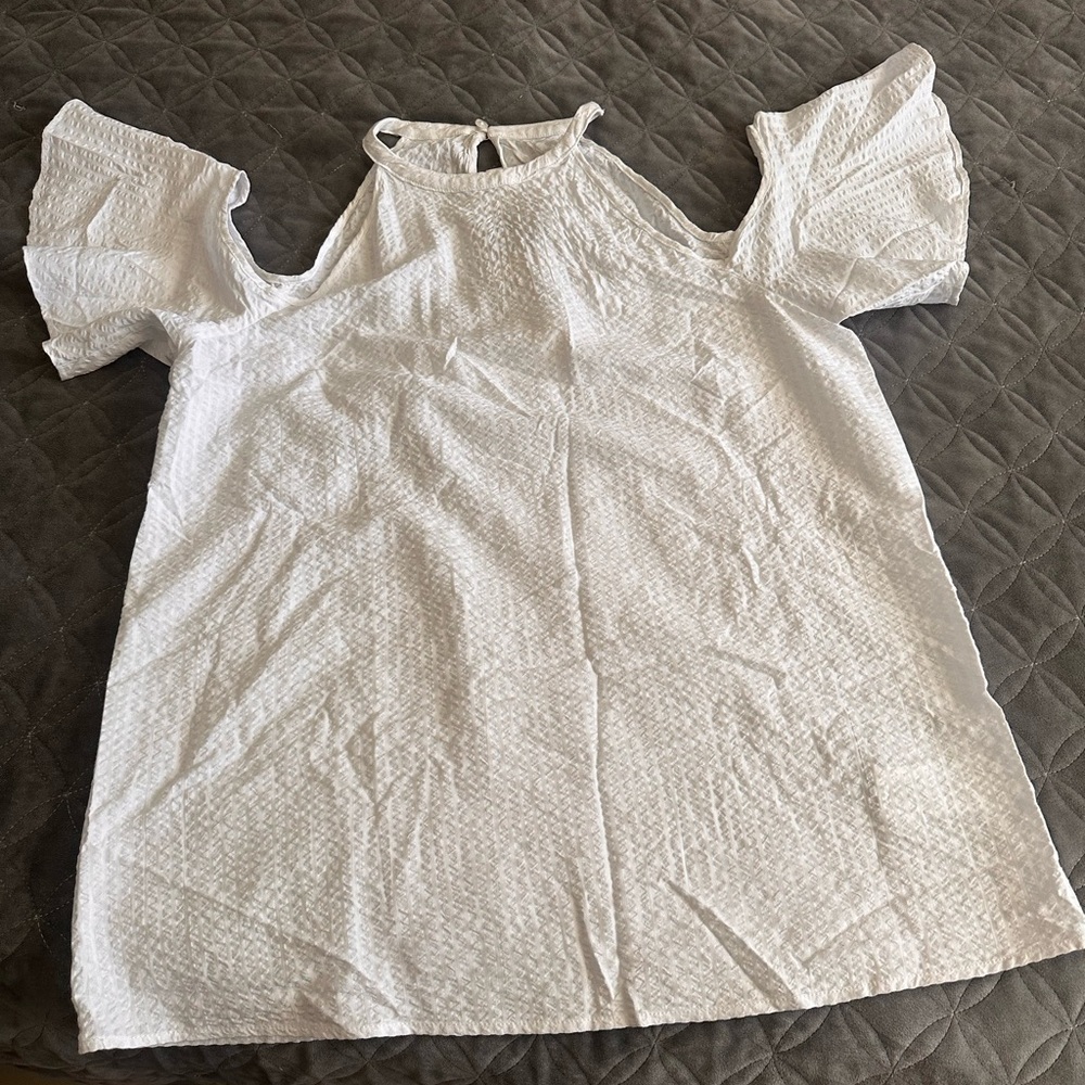 Elegant White Cold Shoulder Top - Picture 4 of 5